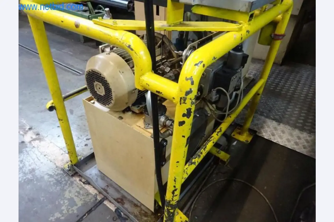 Maschinen zur Veredelung und Herstellung von Textilien-7