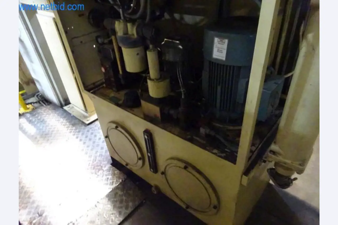 Maschinen zur Veredelung und Herstellung von Textilien-9