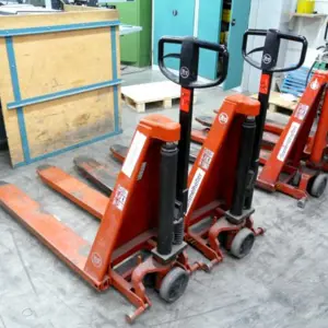 2 Scherenhubwagen BT Lifters HL 10/3