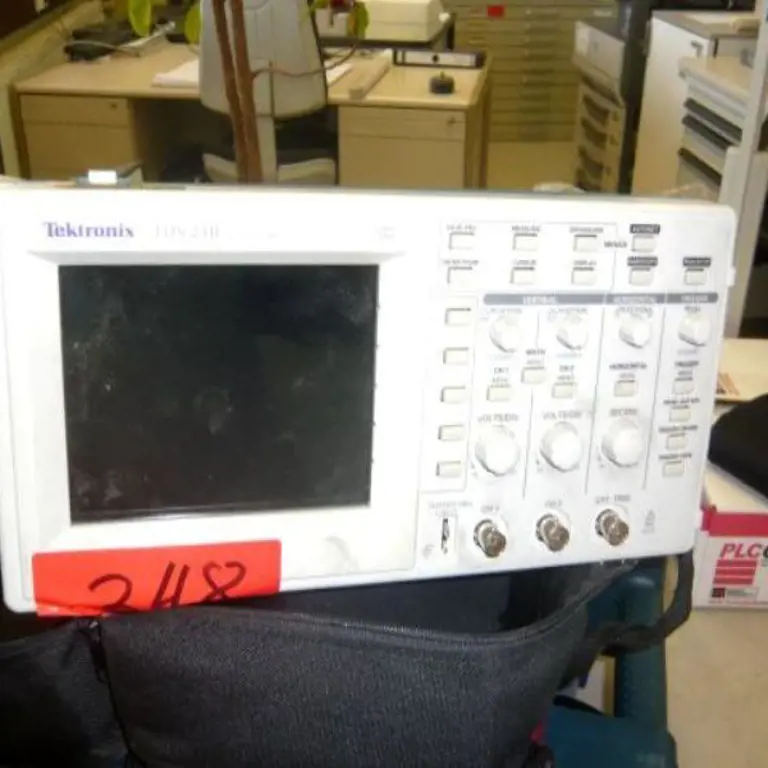 Tektronix TDS 210