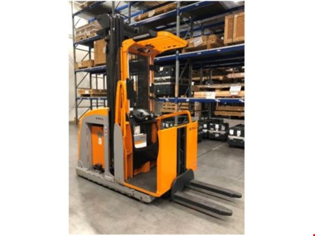 used forklifts and lifting devices-1