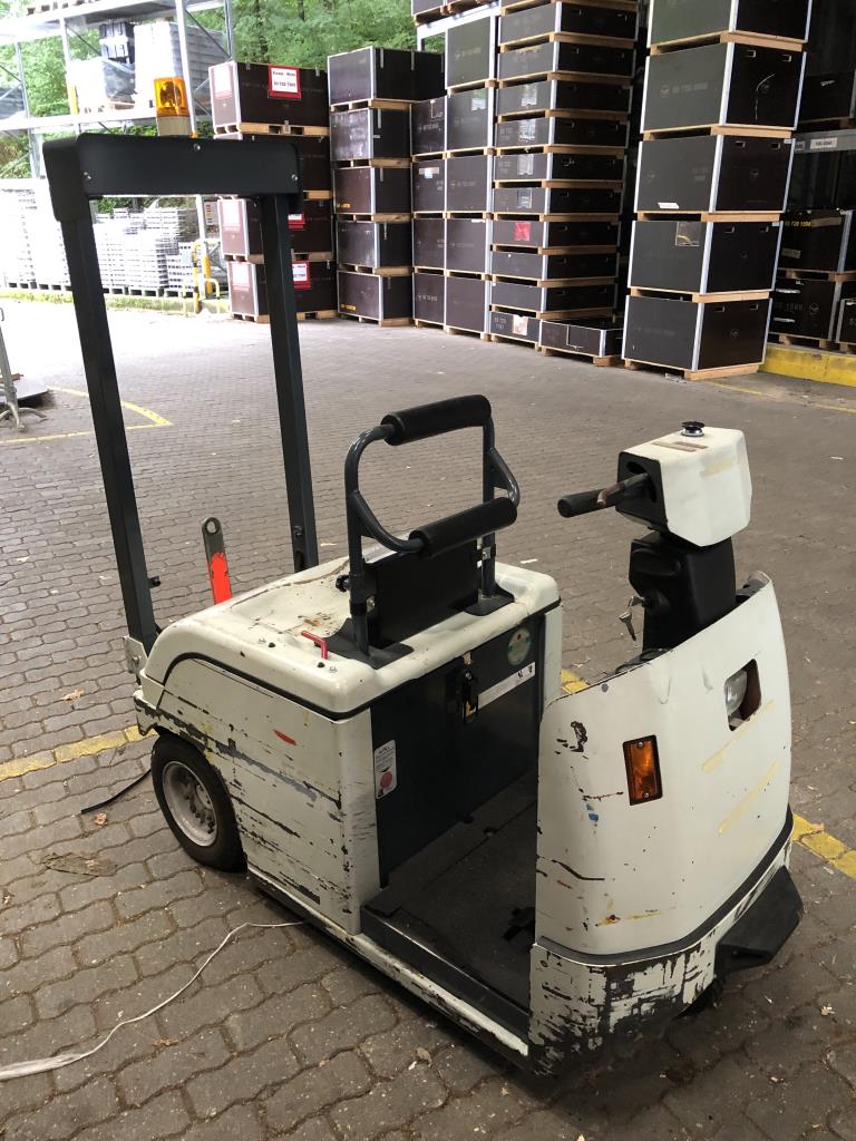 
used forklifts and lifting devices-2
