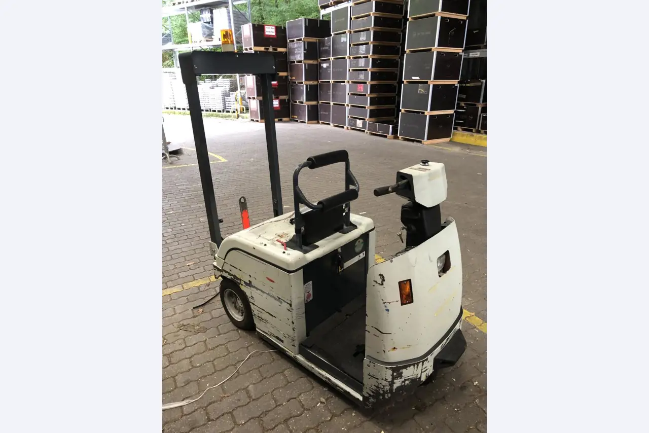 used forklifts and lifting devices-2