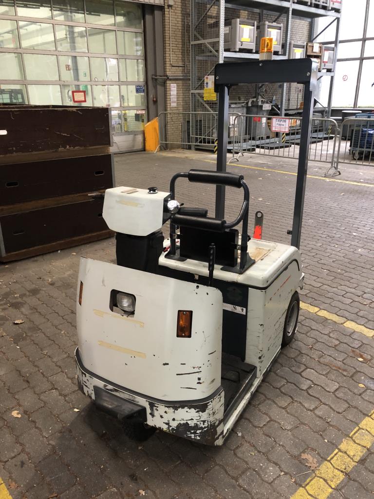 
used forklifts and lifting devices-3