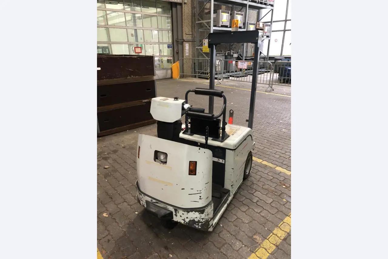 used forklifts and lifting devices-3