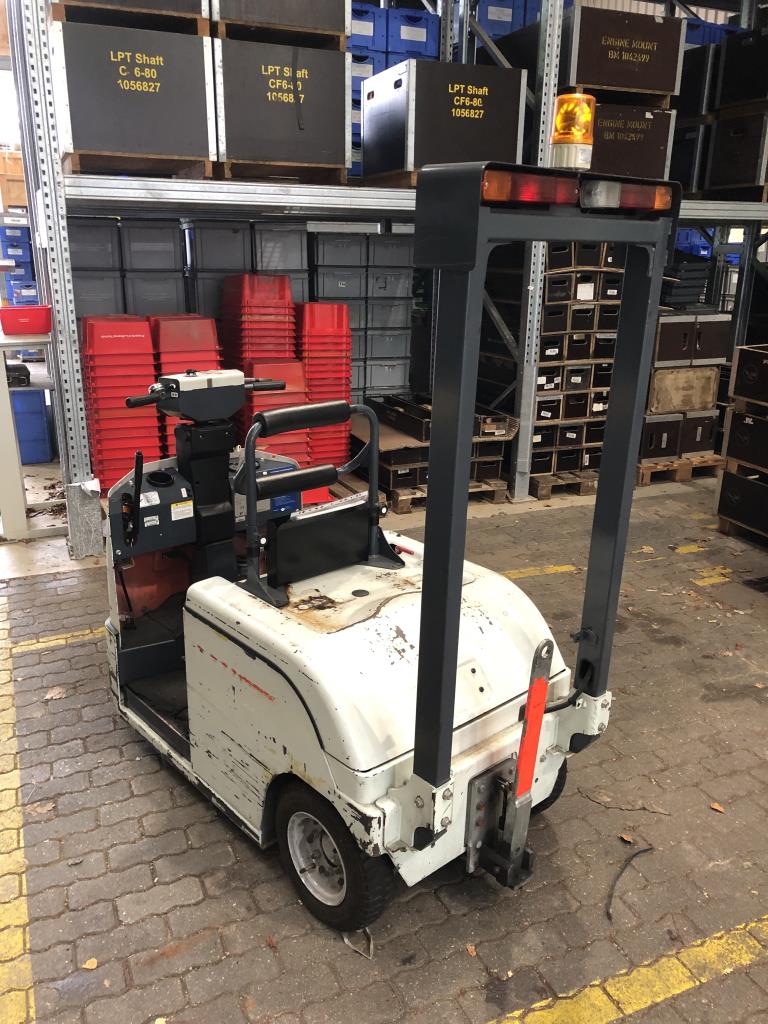 
used forklifts and lifting devices-1