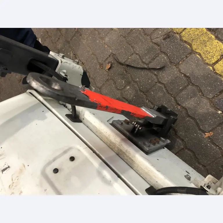 used forklifts and lifting devices-8
