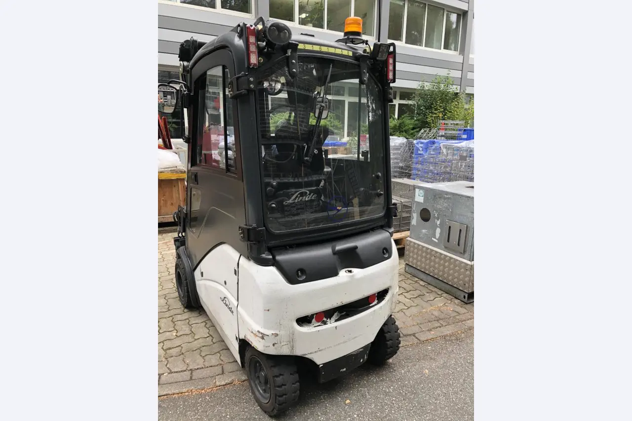 Gepflegte Flurförderfahrzeuge-4