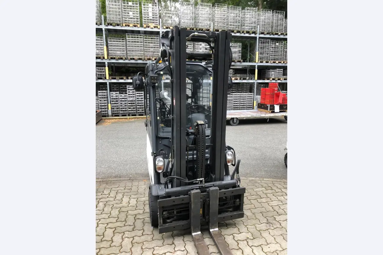 Gepflegte Flurförderfahrzeuge-5