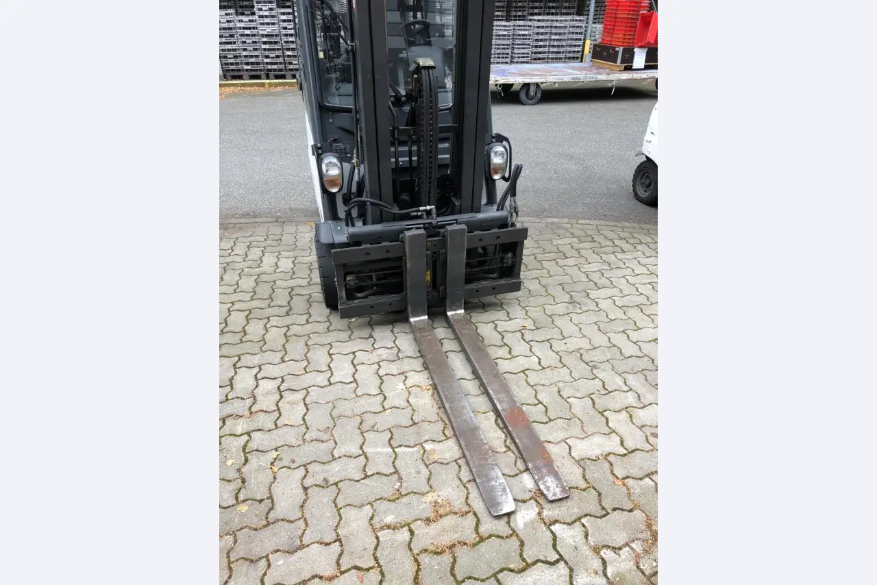 Gepflegte Flurförderfahrzeuge-6