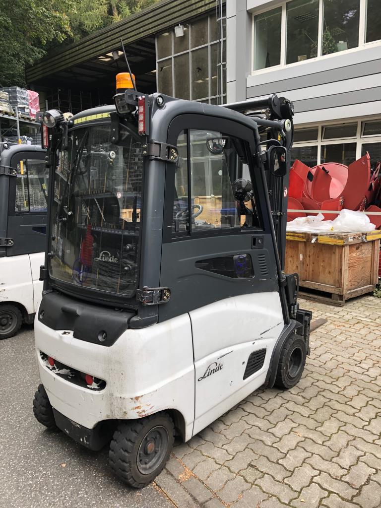 Gepflegte Flurförderfahrzeuge-1