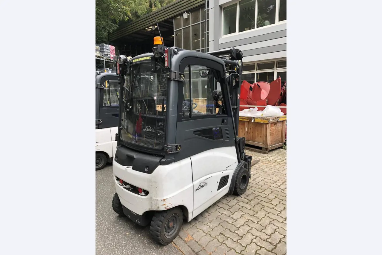 Gepflegte Flurförderfahrzeuge-1