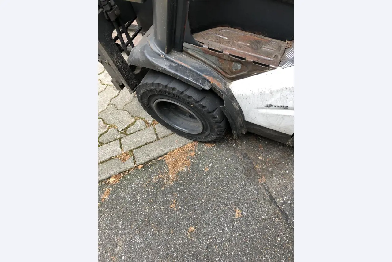 Gepflegte Flurförderfahrzeuge-13