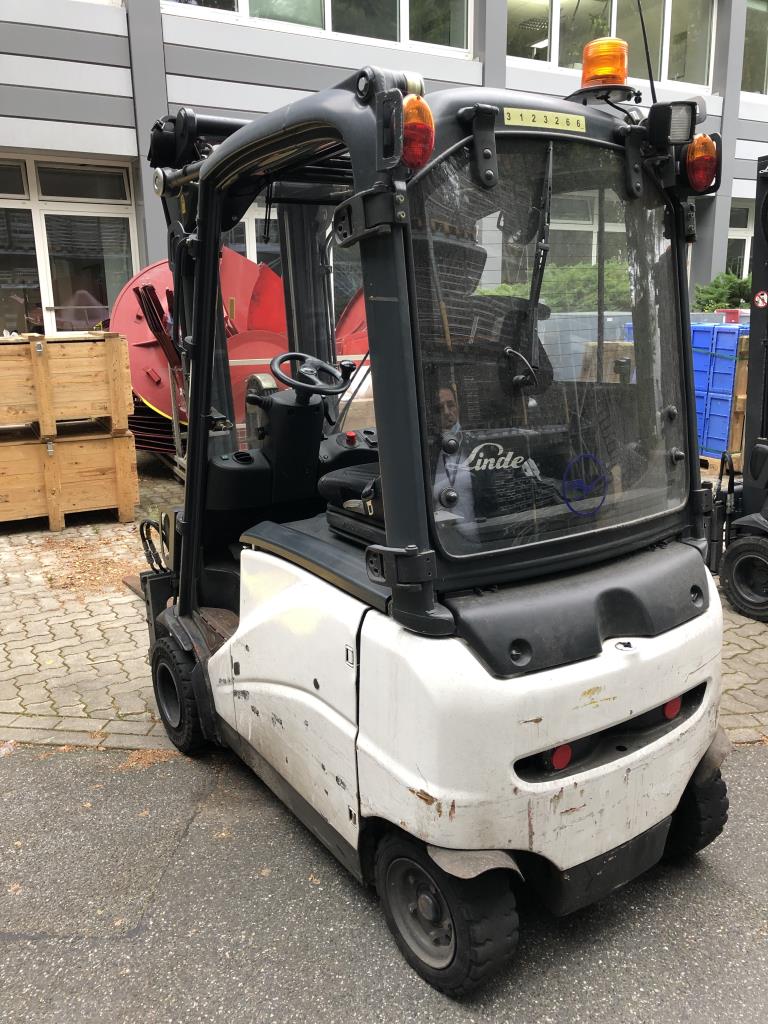 Gepflegte Flurförderfahrzeuge-5