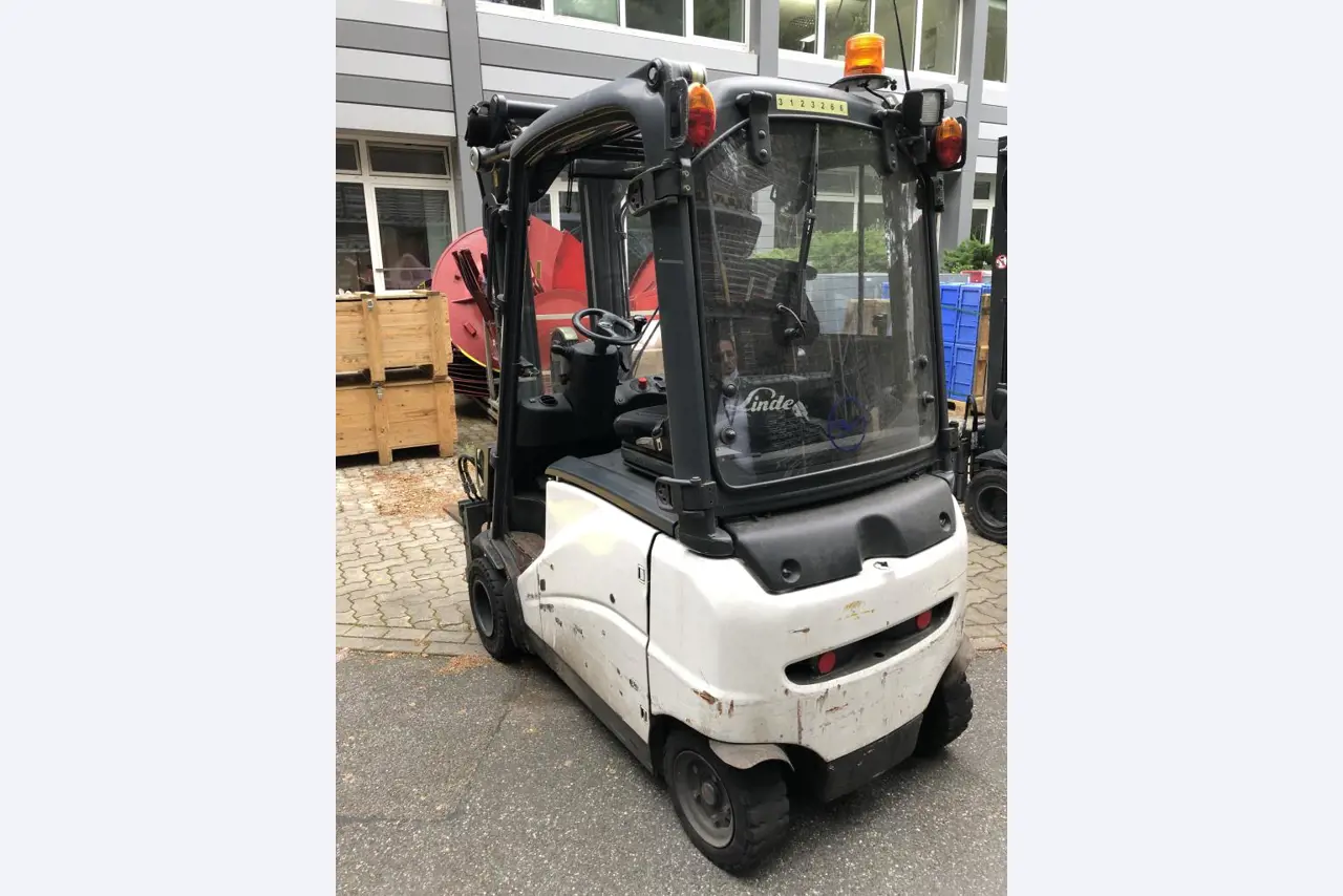 Gepflegte Flurförderfahrzeuge-5