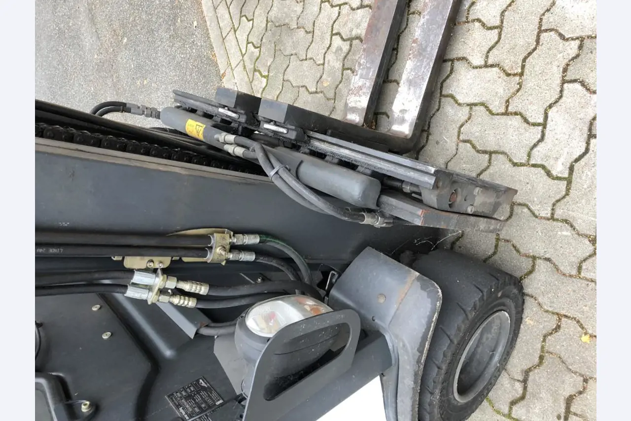 Gepflegte Flurförderfahrzeuge-8