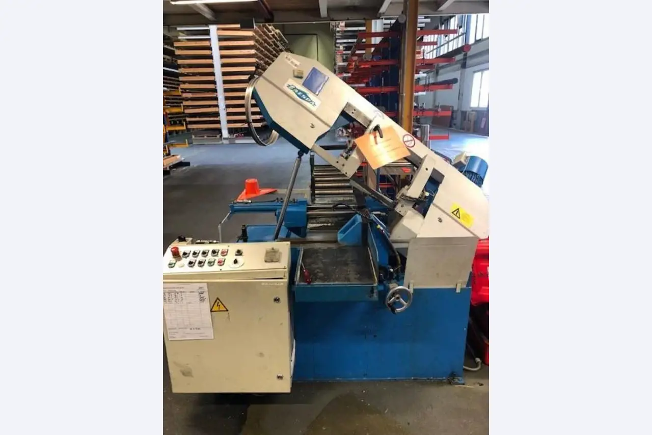 used forklifts and lifting devices-2