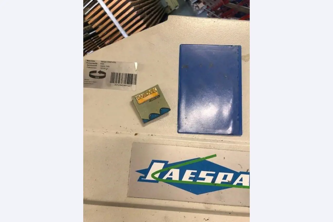 used forklifts and lifting devices-3