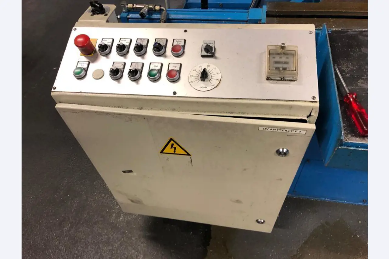 used forklifts and lifting devices-4