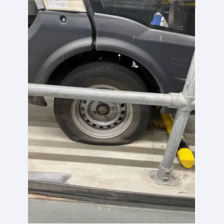 used forklifts and lifting devices-10