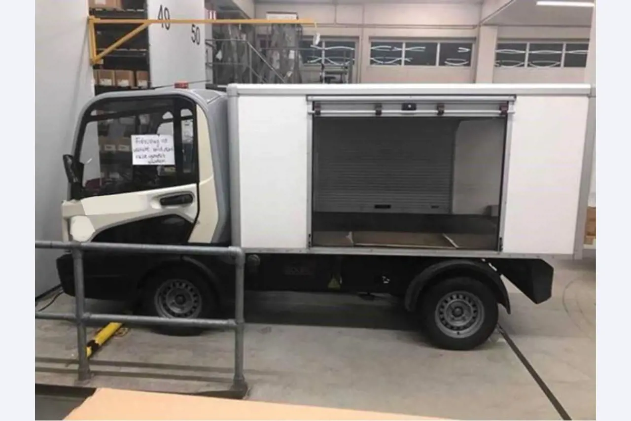 used forklifts and lifting devices-1