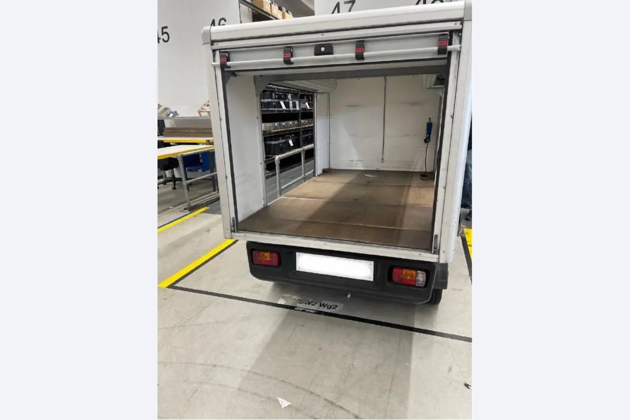 used forklifts and lifting devices-4