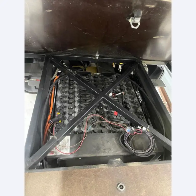 used forklifts and lifting devices-6