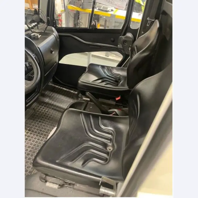 used forklifts and lifting devices-8