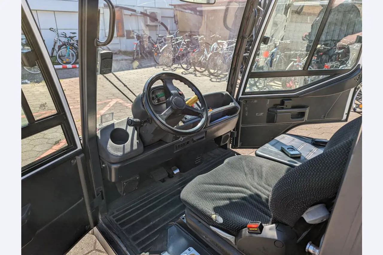 Gepflegte Flurförderfahrzeuge-12