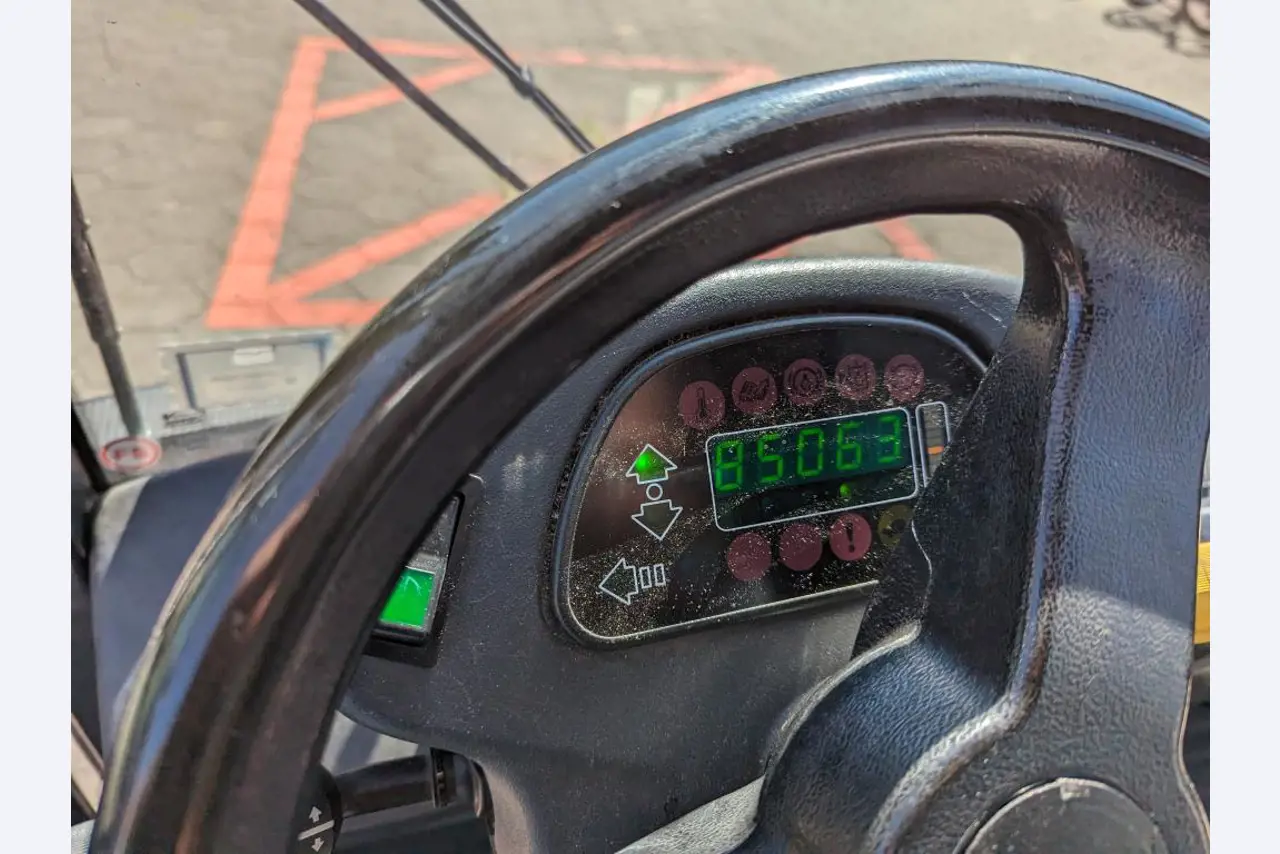 Gepflegte Flurförderfahrzeuge-13