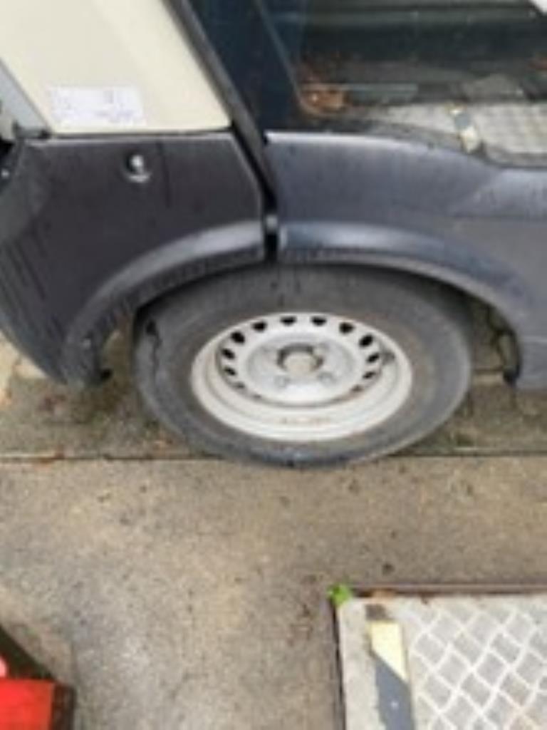 Gepflegte Flurförderfahrzeuge-7