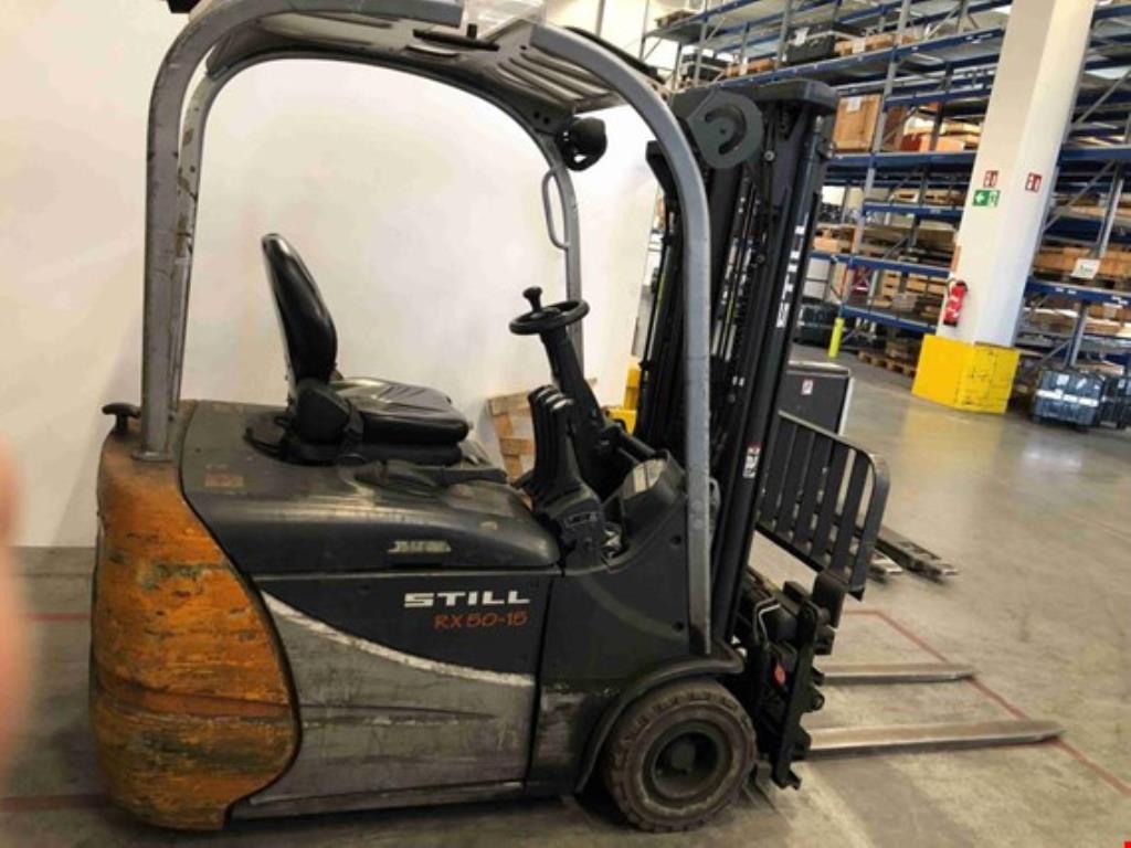 
used forklifts and lifting devices-1