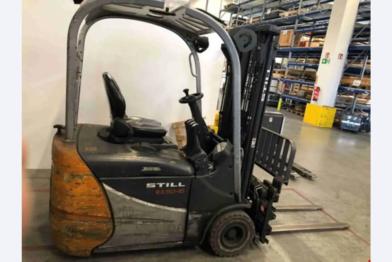 used forklifts and lifting devices-1