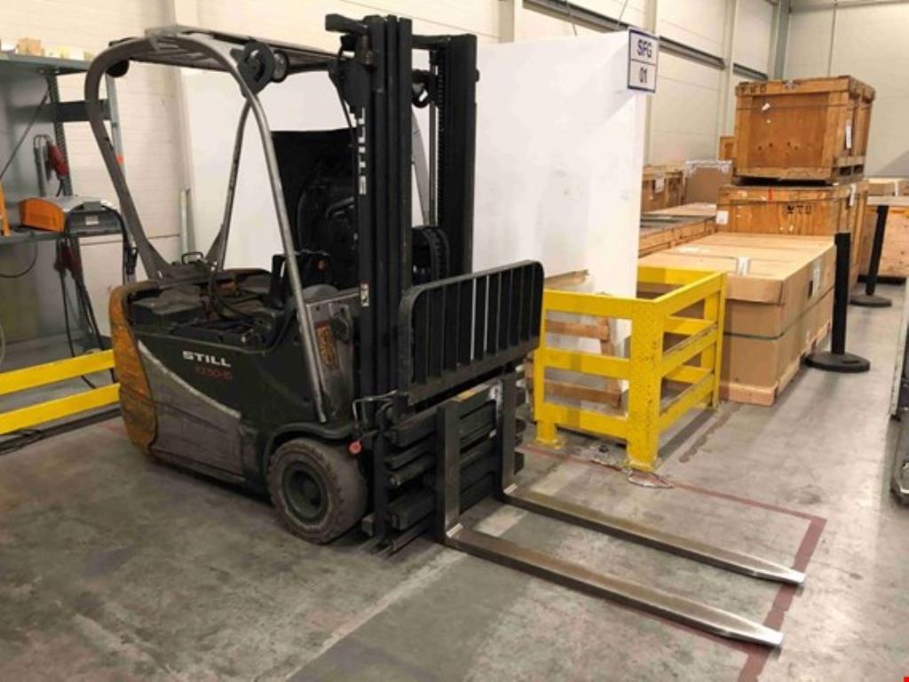 
used forklifts and lifting devices-2
