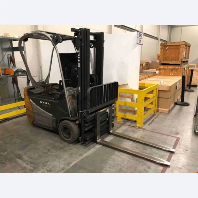 used forklifts and lifting devices-2
