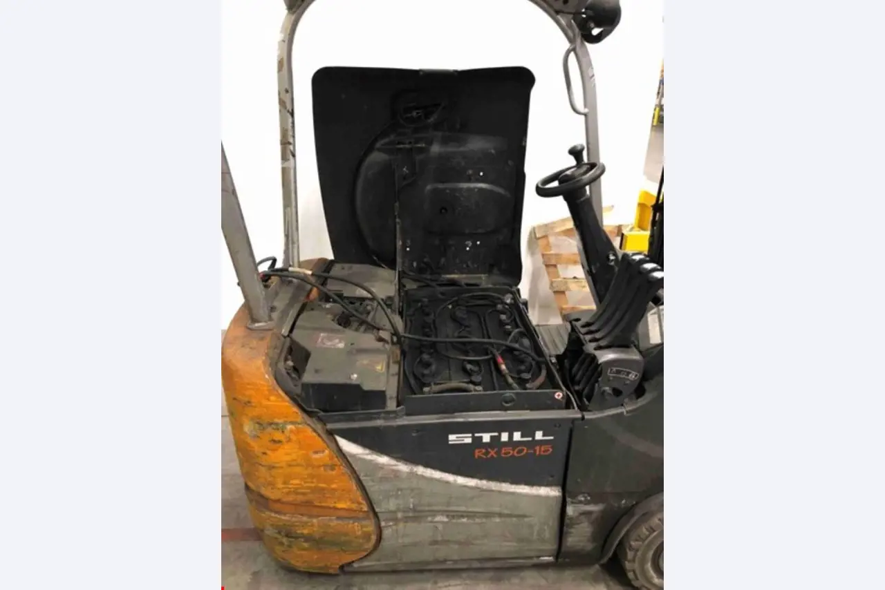 used forklifts and lifting devices-3
