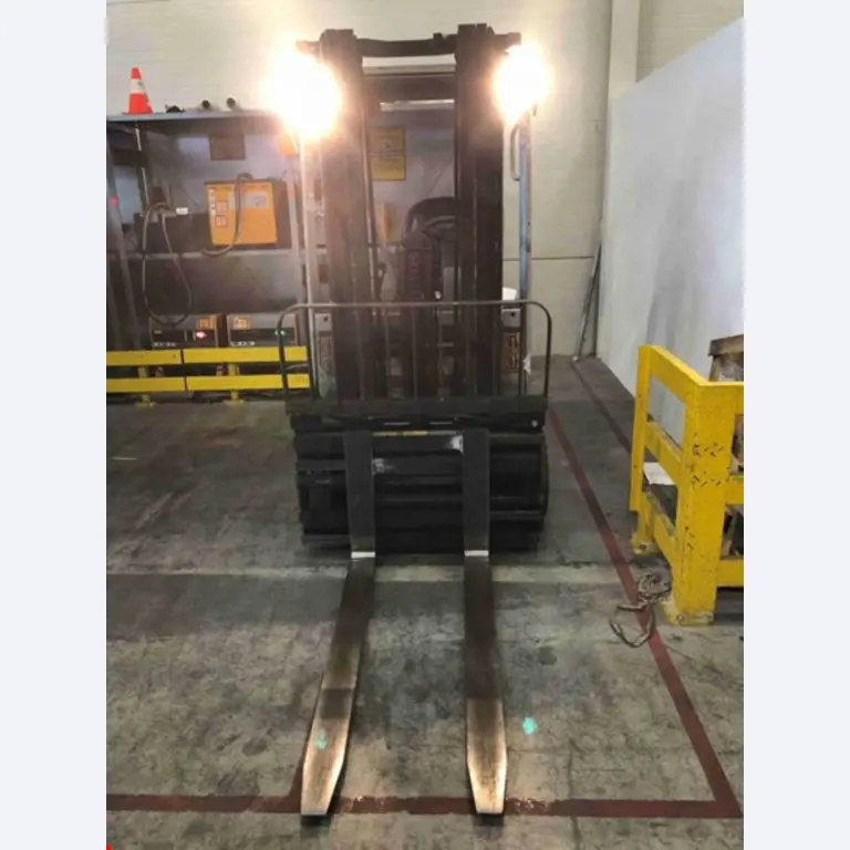 used forklifts and lifting devices-4