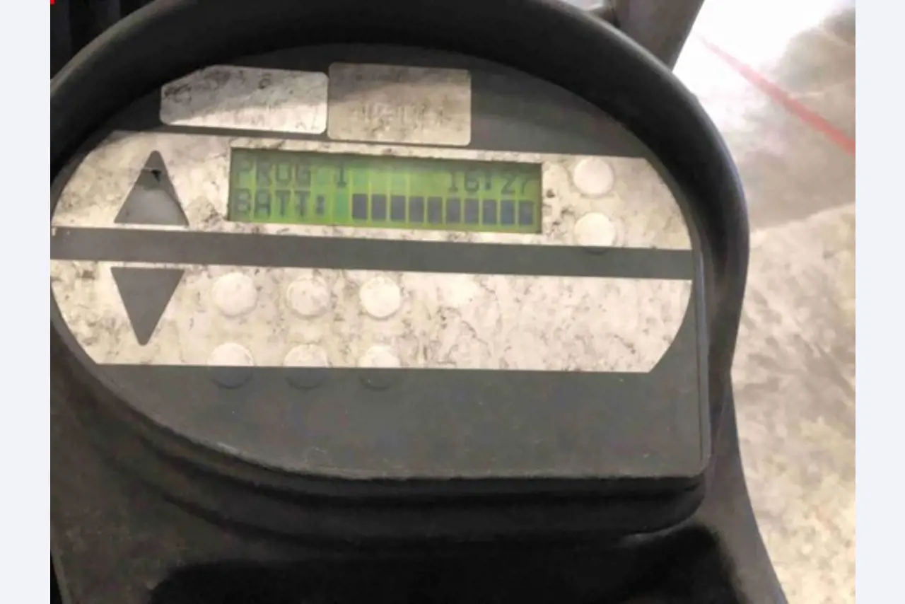 used forklifts and lifting devices-6