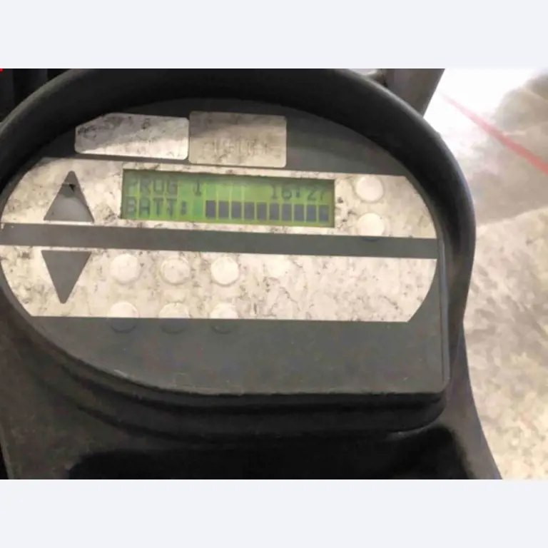 used forklifts and lifting devices-6