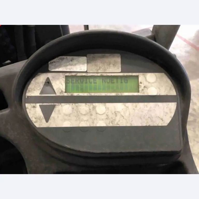 used forklifts and lifting devices-7