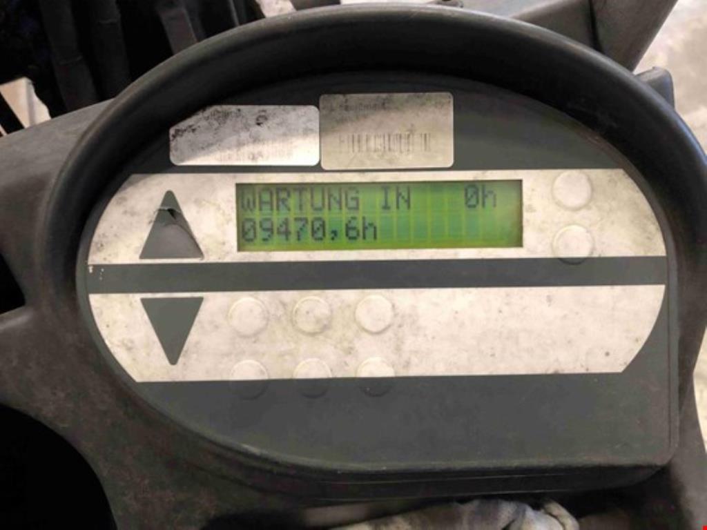 
used forklifts and lifting devices-8