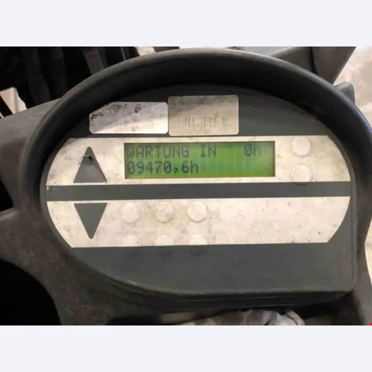 used forklifts and lifting devices-8