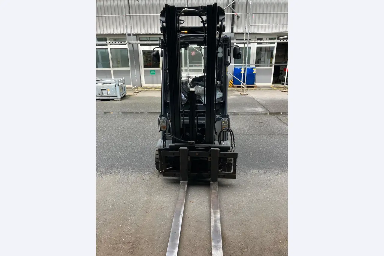 Gepflegte Flurförderfahrzeuge-2