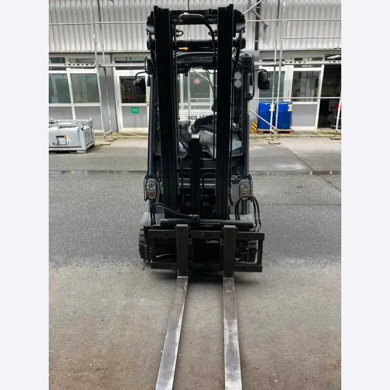 Gepflegte Flurförderfahrzeuge-2