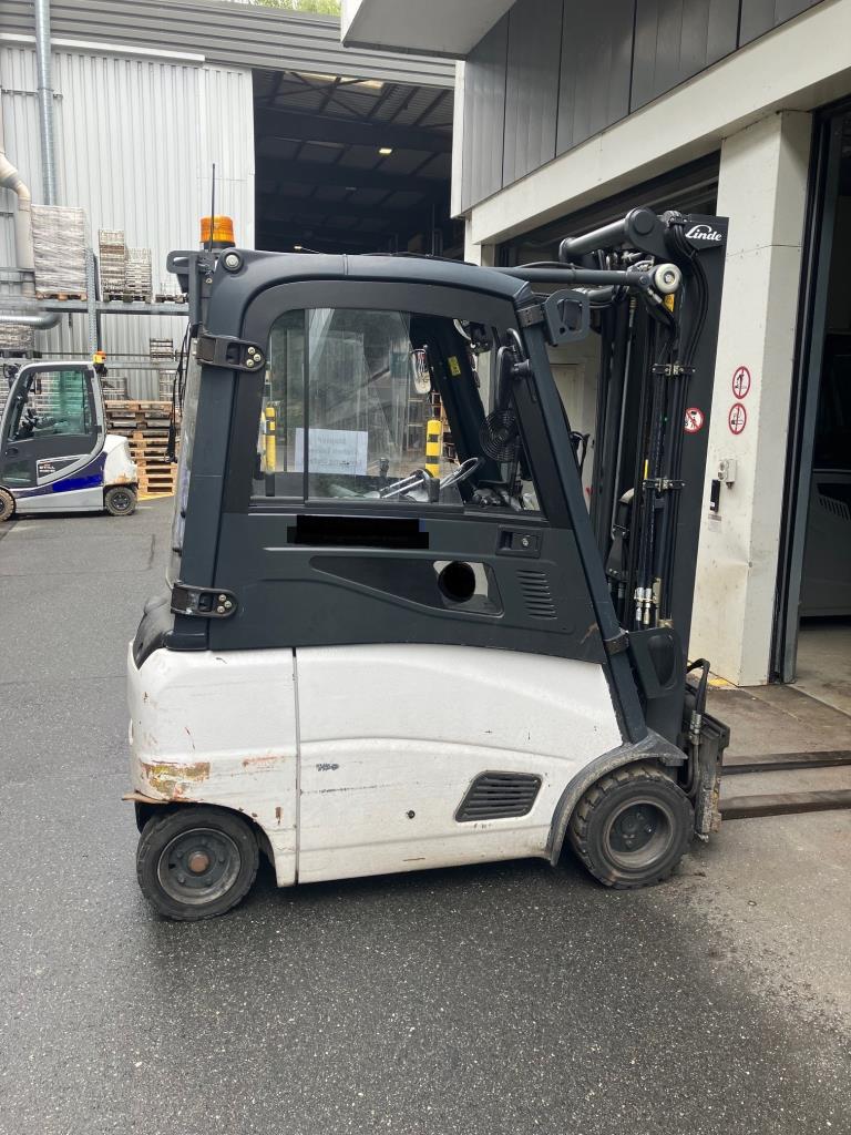 Gepflegte Flurförderfahrzeuge-4