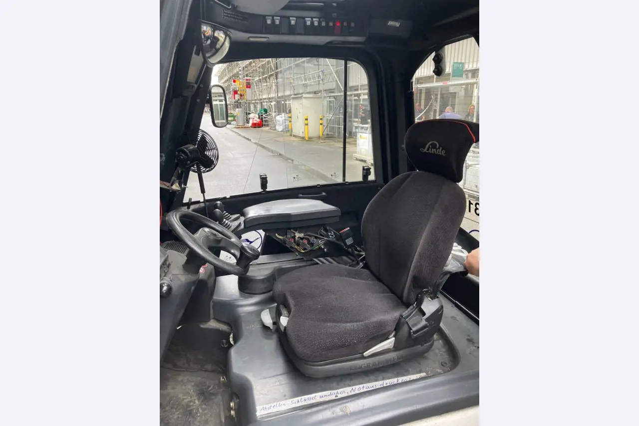 Gepflegte Flurförderfahrzeuge-5