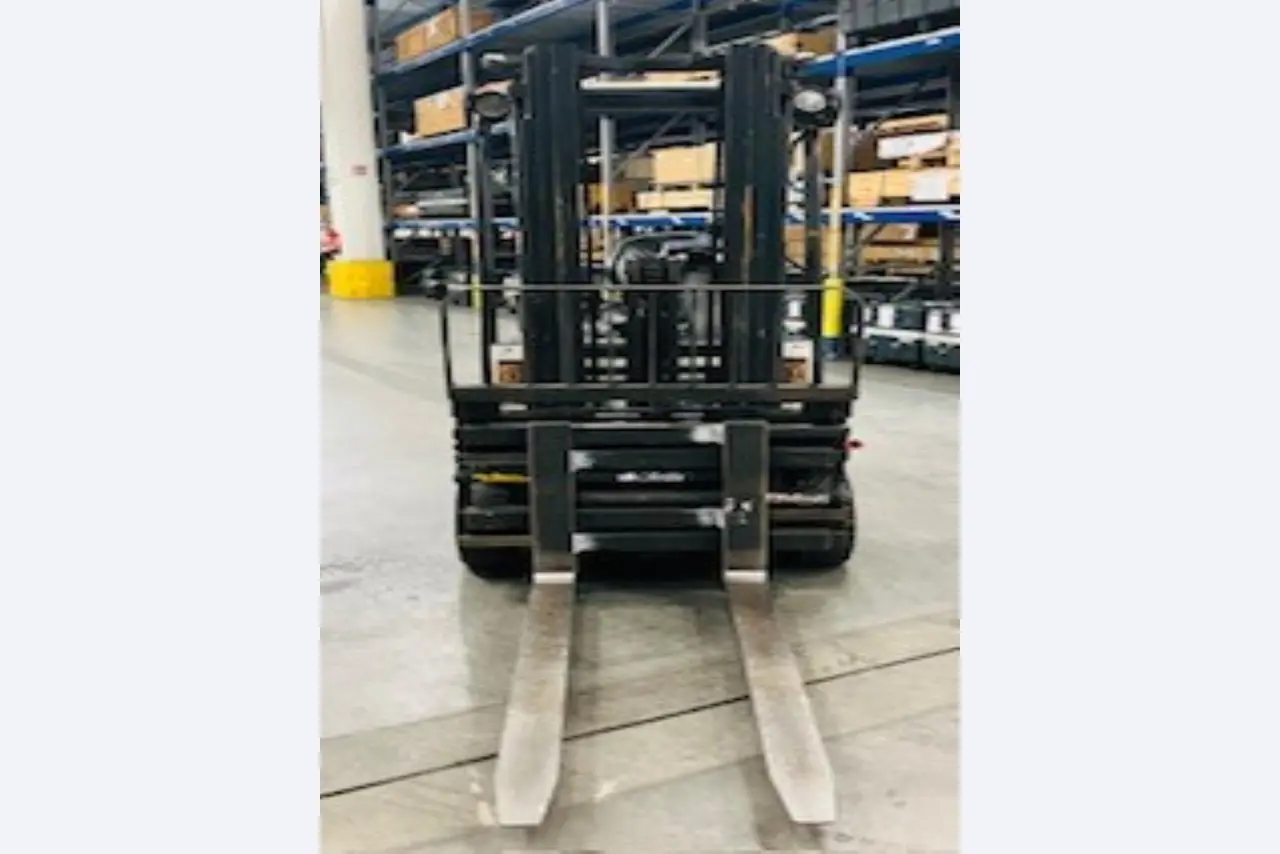 used forklifts and lifting devices-3