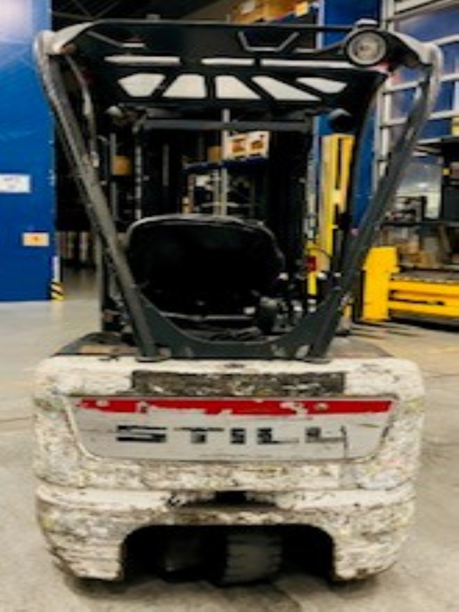 
used forklifts and lifting devices-4