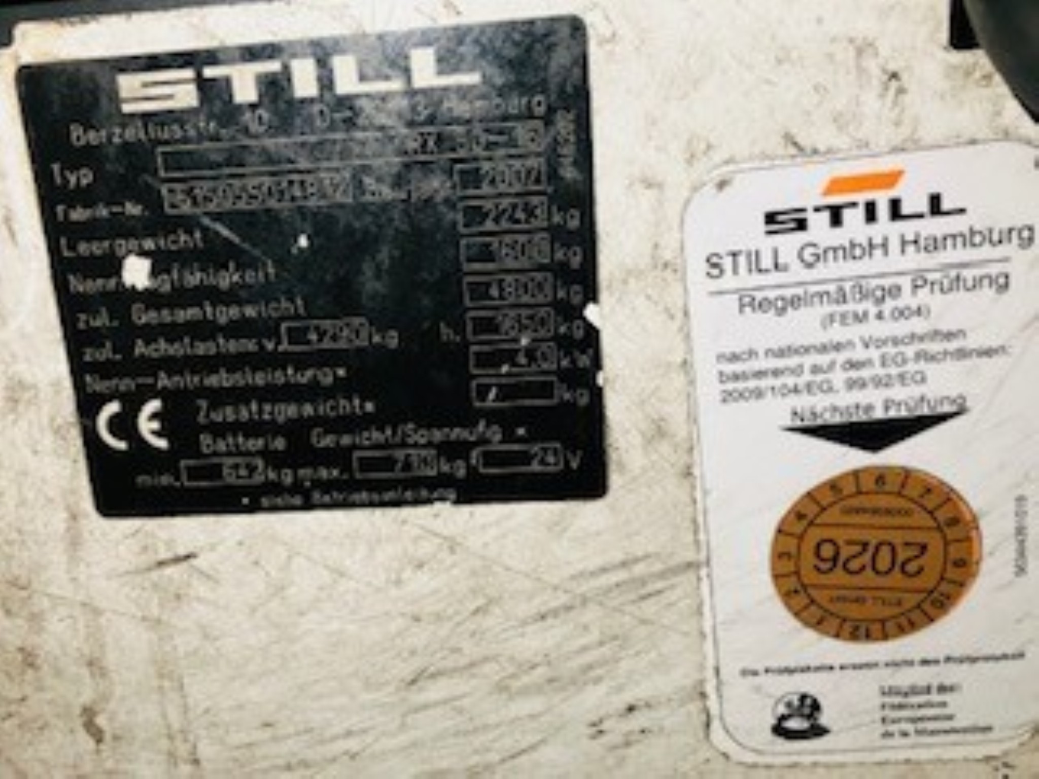 
used forklifts and lifting devices-5