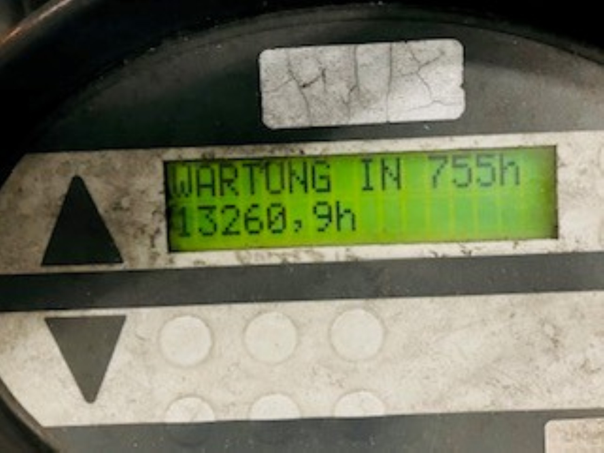 
used forklifts and lifting devices-6